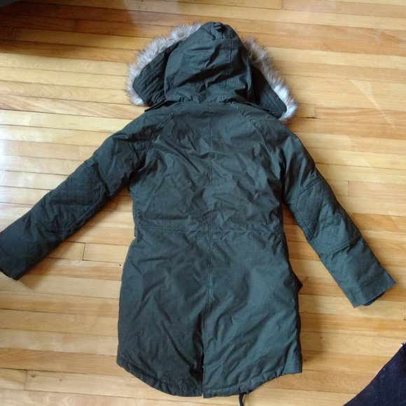 Unworn Aritzia Community parker - Picture 3 of 7